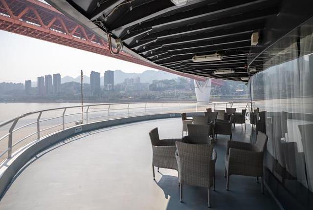 星际阿波罗游轮VIP观景酒吧甲板