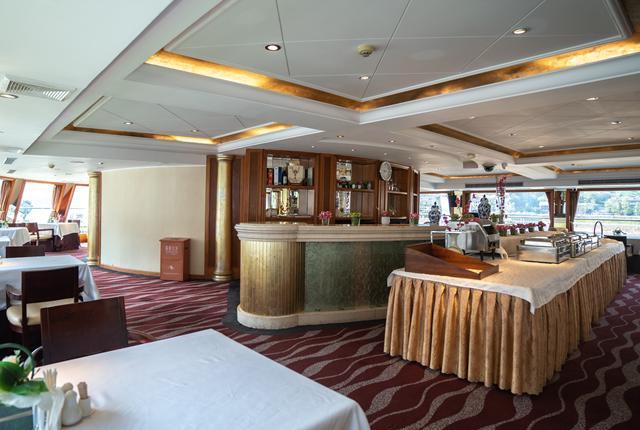 星际水晶号游轮VIP餐厅1