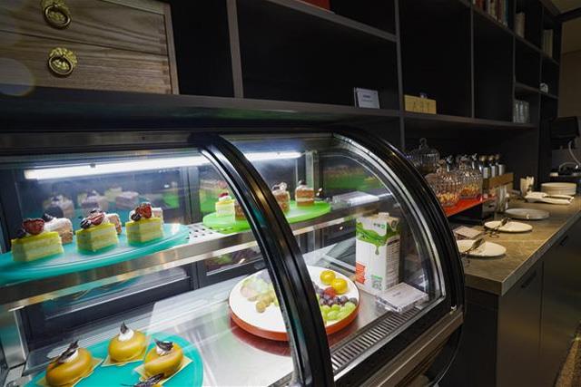 世纪绿洲号游轮行政酒廊1