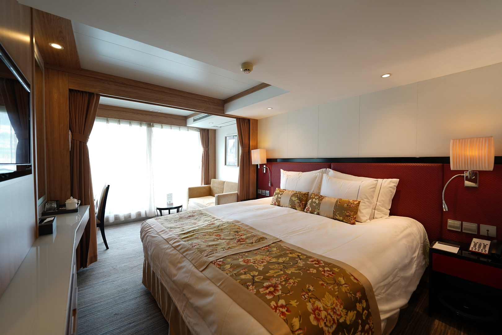 长江神话号游轮阳台大床房图片