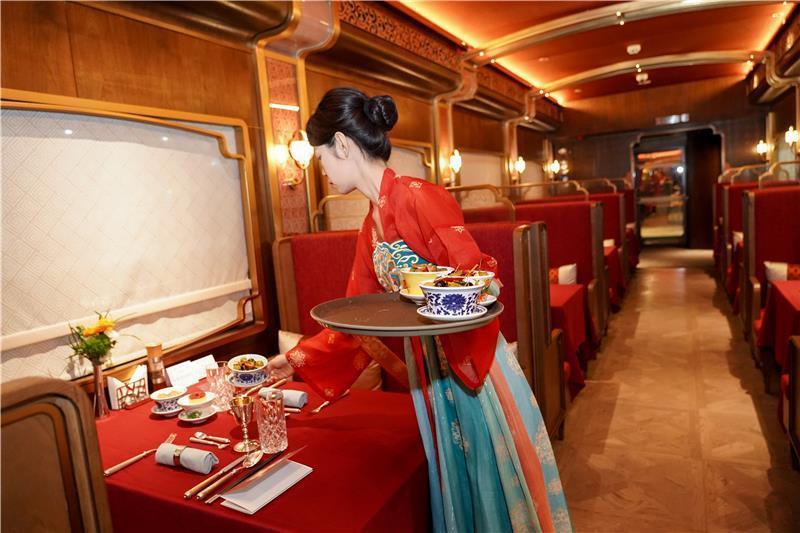 丝路梦享号列车定制汉宫夜宴