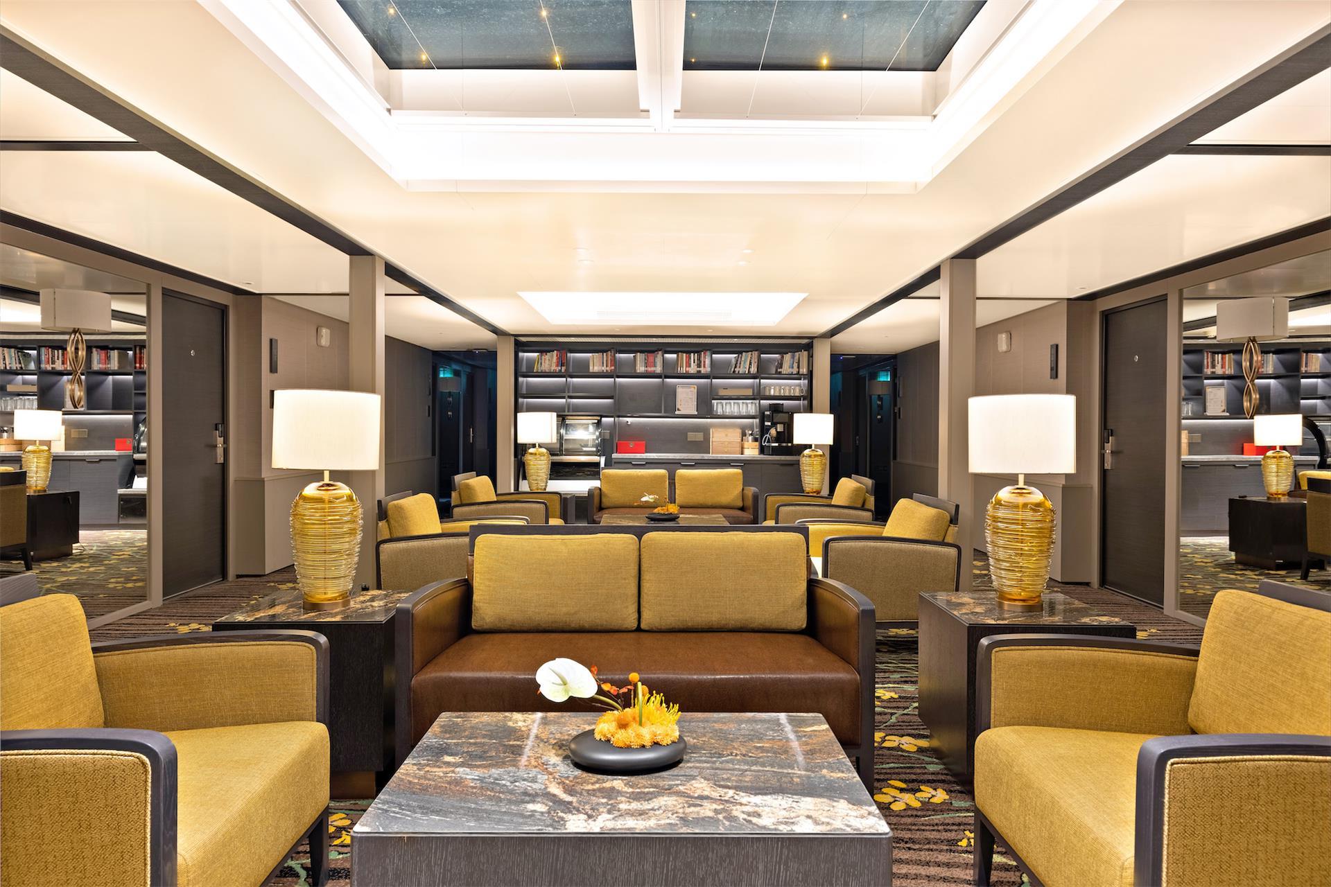 世纪绿洲号游轮行政酒廊