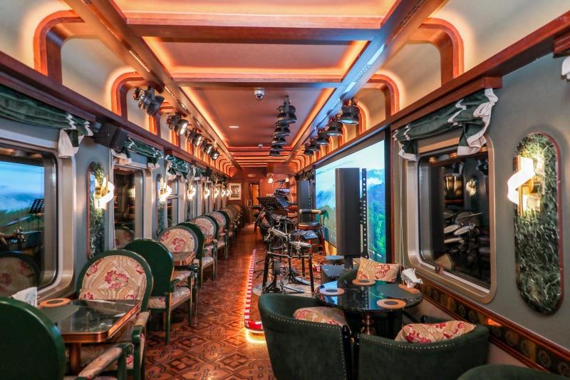 林都号爵士酒吧车