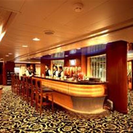 长江一号游轮游轮明珠娱乐大厅