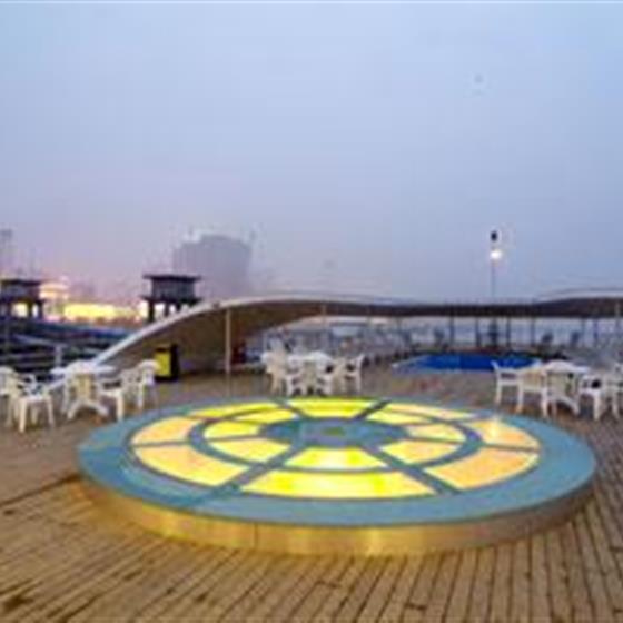 长江一号游轮游轮阳光甲板夜景-2